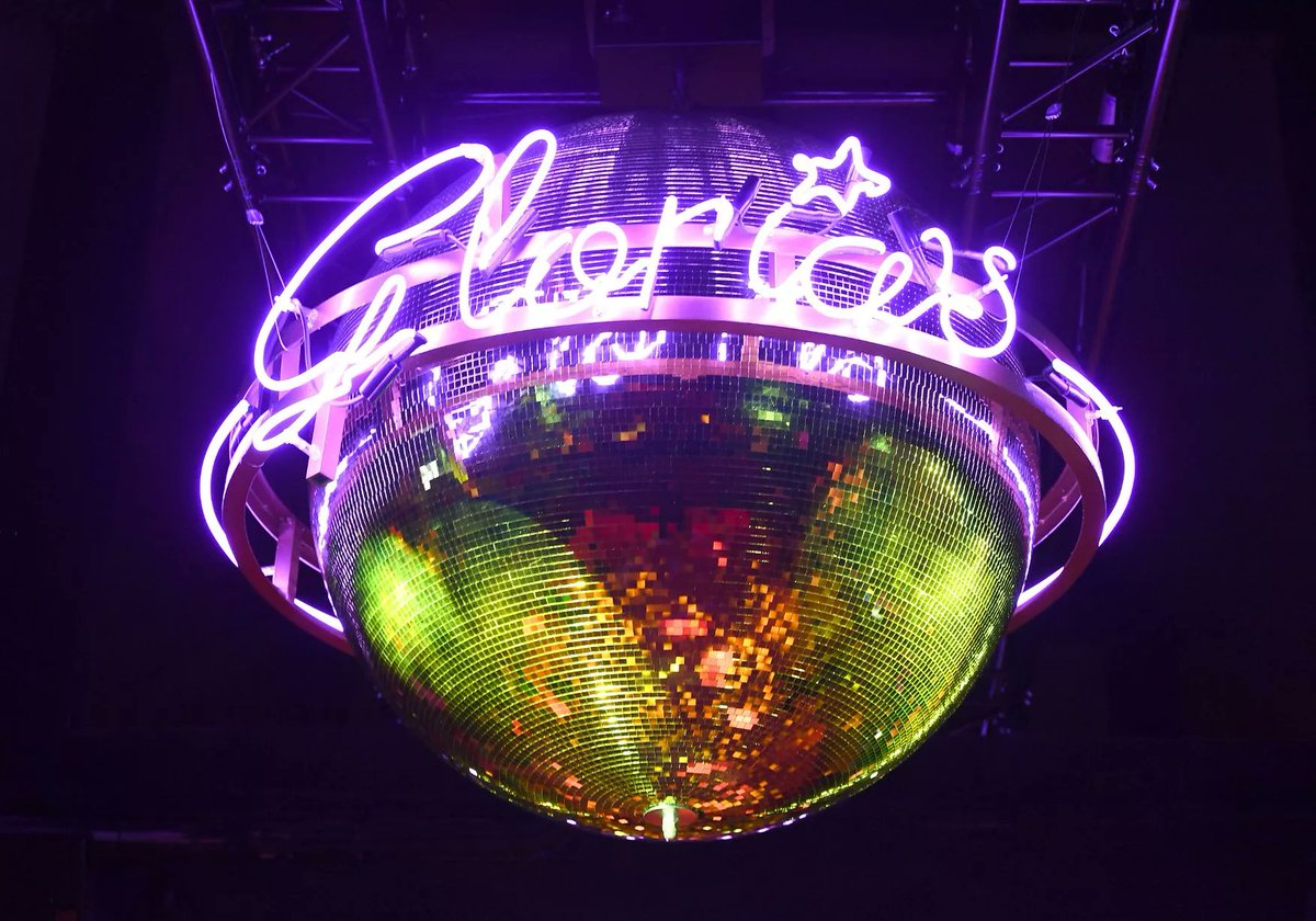 AVSLGroupLtd's tweet image. 🪩Gloria’s Bar in Liverpool got the full 80s glow-up thanks to ETS-Solutions + QTX✨
✔️ 40cm Mirror Ball
✔️ Super Duty Motor
✔️ 200W + 100W HP Wash Lights
Ready to transform your space?👉avsl.com

#QTXLighting #AVSLGroup #StageLighting #VenueInstall #LightingDesign