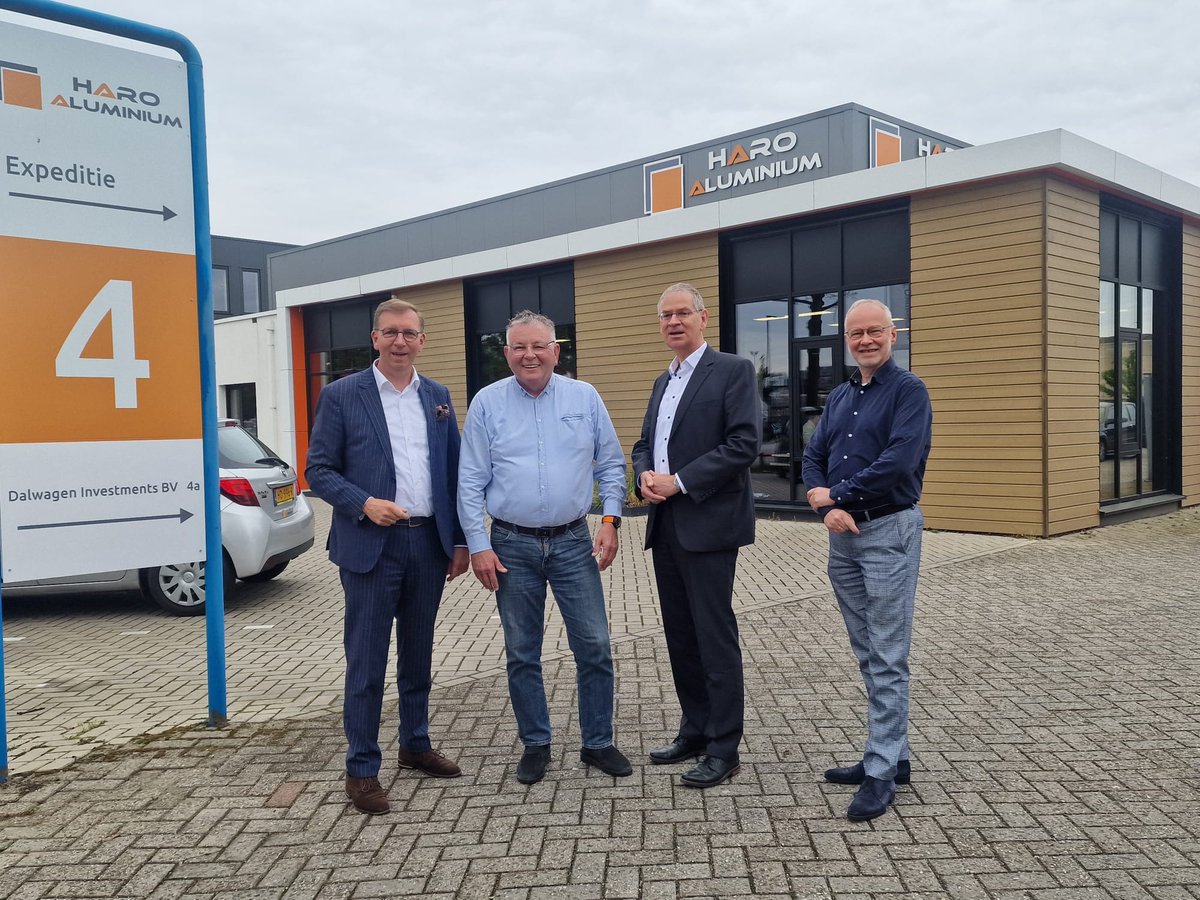 Vandaag kwamen burgemeester <a href="/gertjankats/">Gert-Jan Kats</a> en wethouder  <a href="/marco_verloop/">Marco Verloop</a> langs voor een (hernieuwde) kennismaking. Dank voor de belangstelling. 
#haroaluminium #gevelbouw #Veenendaal
