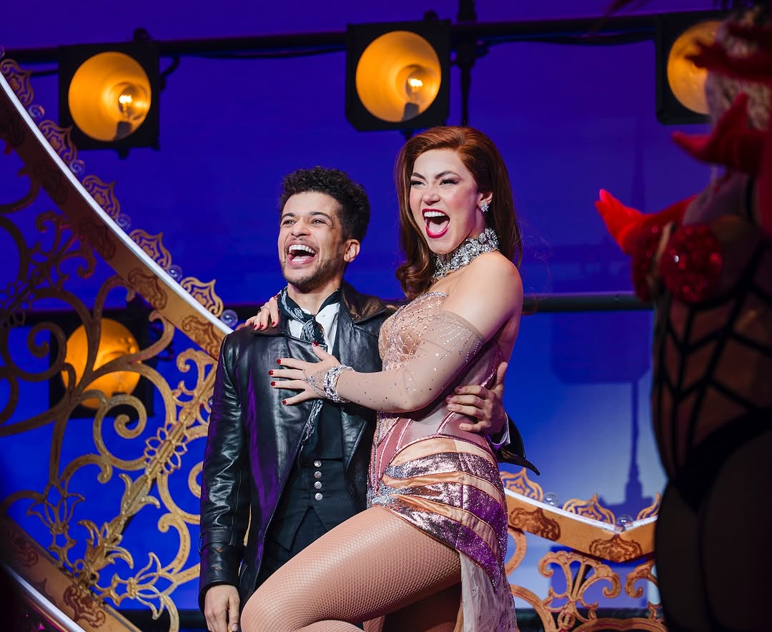 Ontem, dia 15, Jordan Fisher fez sua estreia na Broadway como Christian ao lado de Solea Pfeiffer em Moulin Rouge! 🎭✨

Estamos tão felizes e orgulhosos!
Congratulations, <a href="/jordanfisher/">papa fish</a>! You did it! ❤️🌹
#MoulinRougeBroadway #JordanFisher #SoleaPfeiffer  #MoulinRougeMusical