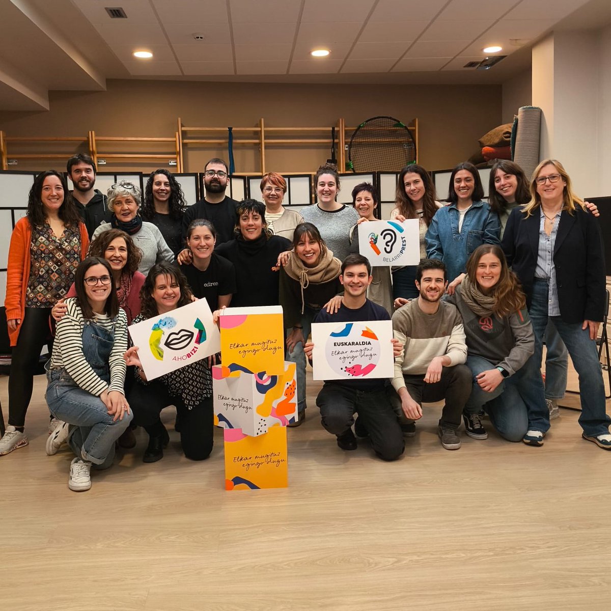 edirensalud's tweet photo. 💨 Motorrak berotzen!!!💨
⚙ Edirenen Euskaraldia martxan!!😃
@euskaraldia #Euskaraldia2025 #euskaraldiagasteiz #edirensalud #elkarmugituzegingodugu https://t.co/FTwDHGmtyn