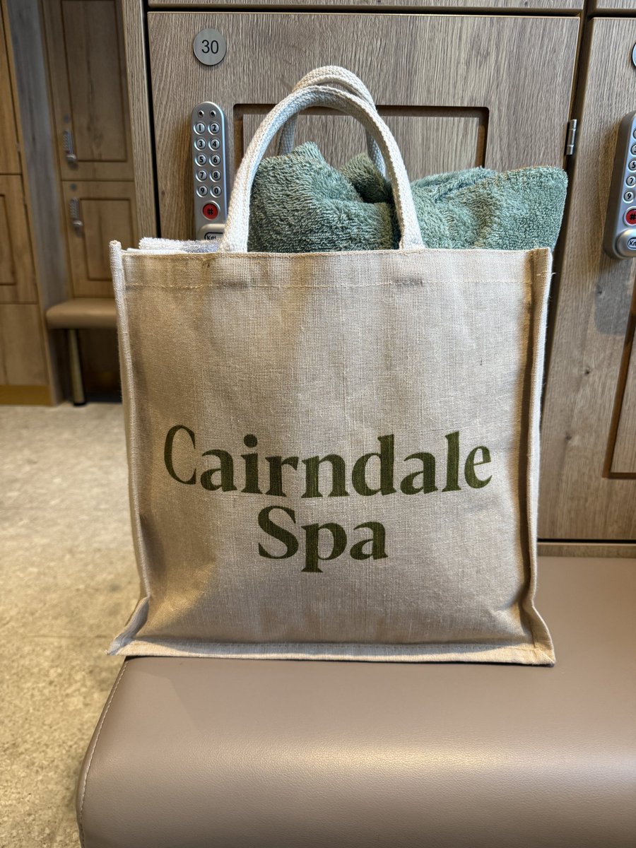 Dumfries today… 🇪🇸 tomorrow 😉 <a href="/MsJDonaldson/">Jo Donaldson</a> #Aprilhols #enjoyingthefinerthingsinlife