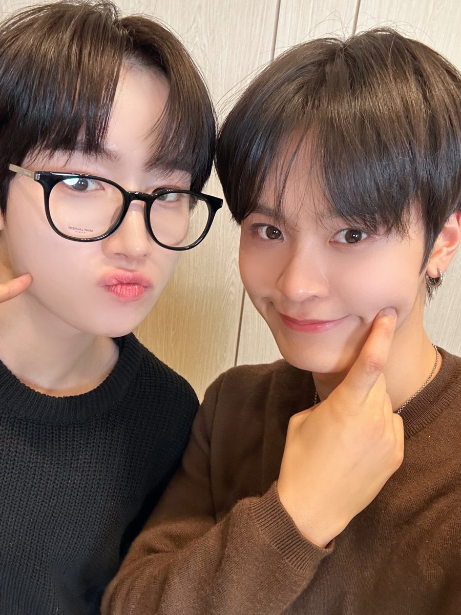 TPST_twt's tweet photo. [#태래] 우리 보녀기 생일 축하해~❤️🫶⭐️🎉
올해도 행복하게 보내자 🎊
감기 조심~🍀🍀🍀 https://t.co/pMfynQNF9z