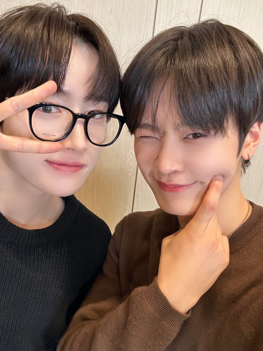 TPST_twt's tweet photo. [#태래] 우리 보녀기 생일 축하해~❤️🫶⭐️🎉
올해도 행복하게 보내자 🎊
감기 조심~🍀🍀🍀 https://t.co/pMfynQNF9z