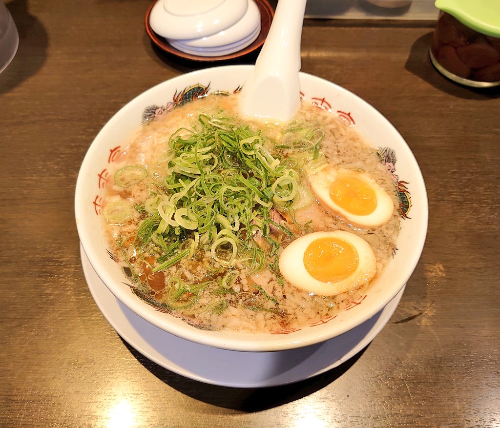 仕事に追われすぎてちょっと早めの五月病💀笑
なので即効性がある特効薬を処方してもらった🍜

生き返る〜🍜🍜🍜
今日はギター弾くぞー