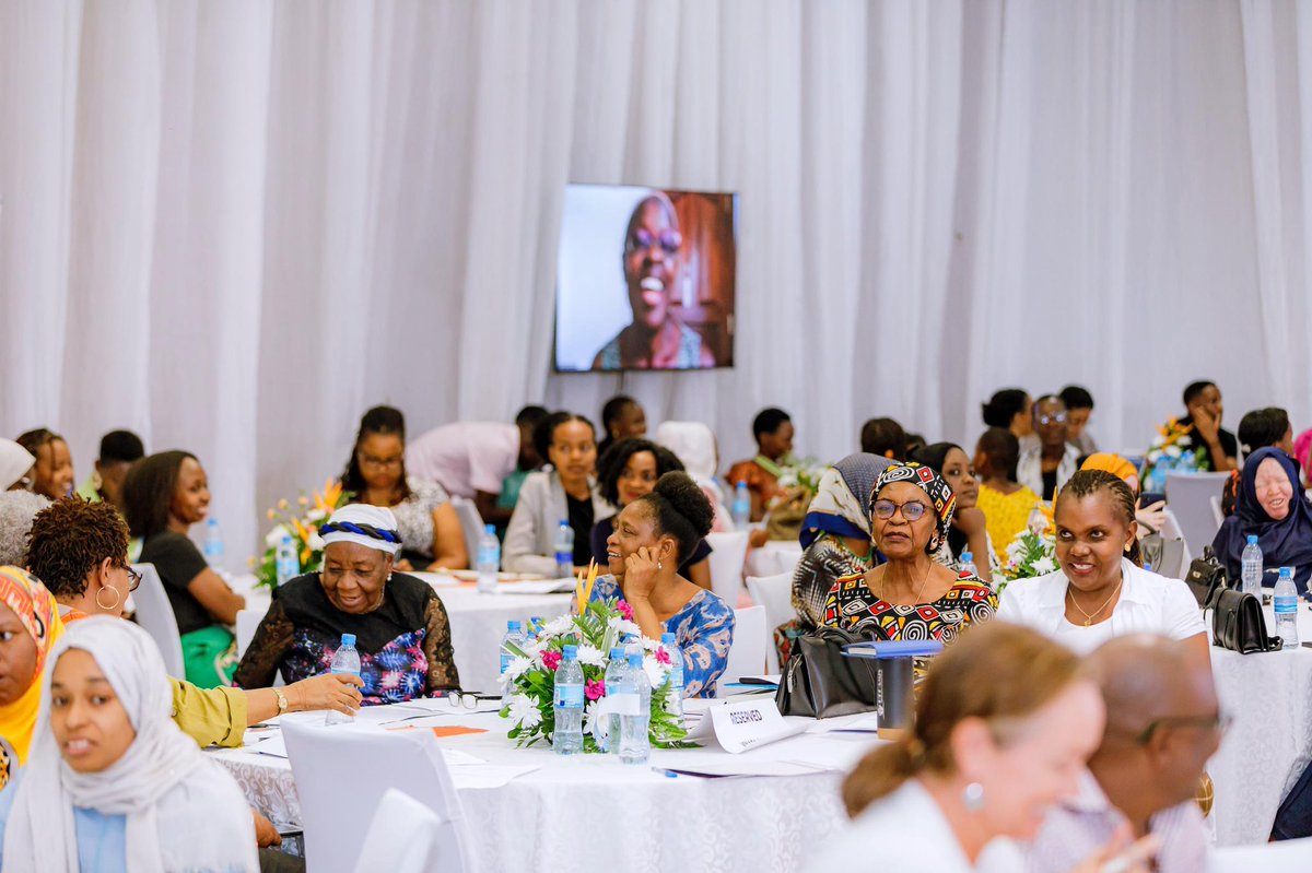 Nimemuomba Mungu anisogeze nifike miaka 90, na haya natamani kuyaona; 
1. Mwanamke akiacha kulima na jembe la mkono bali iwe ni trekta,
2. Kutwanga kwa mkono 
3. ⁠Kuwe na mkakati wa kusaidia wanawake Kutumia na kutengeneza teknolojia -Getrude Mongella #30YearOfBeijing
#IWD2025