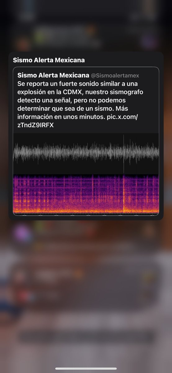 BrandonNoboMX's tweet photo. Se reporta caída de #Meteorito en #CDMX Y #Edomex. Esto a raíz de una fuerte explosión que fue percibida en el área metropolitana del Valle de México. https://t.co/4722uwb3IT