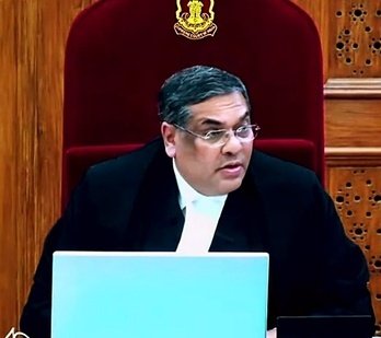 mr_mayank's tweet photo. BIGGEST BREAKING 🚨 

#SupremeCourt gave bélt trèatment to Modi Govt on Waqf Bill

“Will you allow Muslims to be a part of Hindu Act Boards?” ⚡

CJI Sanjiv Khanna directed that all members of Waqt Boards &amp; Central Waqf Council must be Muslims 

Moye Moye for BJP IT cell 😂🔥 https://t.co/wWt5aAuRZA