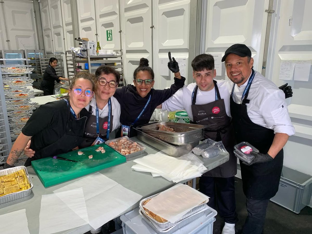 CuinaJusta's tweet photo. Durant aquesta setmana, alguns dels nostres treballadors de Cuina Justa van col·laborar amb @aspic en la producció dels àpats per al torneig del Barcelona Open Banc Sabadell – Trofeu Conde de Godó.
#cuinajusta #fundaciocassiajust #TrofeuCondedeGodo https://t.co/AtvxePWYYW