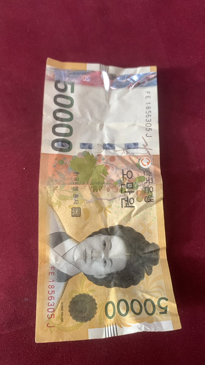 eddelwi's tweet photo. gue baru beli celana dithrift online pas nyoba ngecek kantong ada ini dong, rezeki anak soleh https://t.co/s8NqK5fTM1