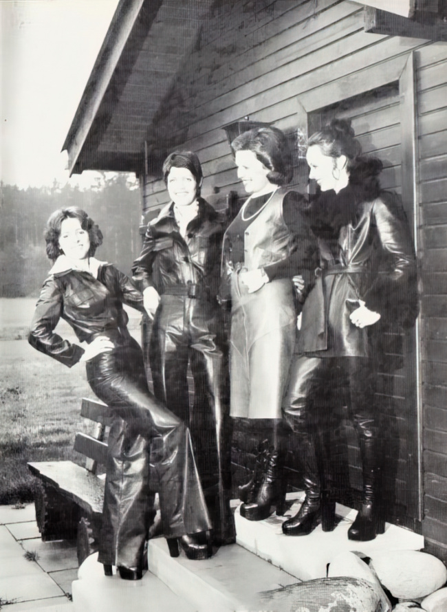 ForcedfemmeM's tweet photo. Atomage #VintageFetish https://t.co/KnNVaacoYO