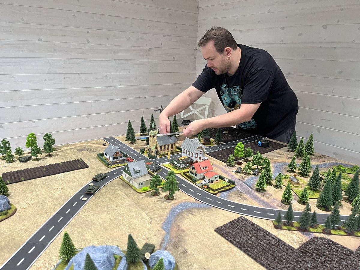 tomjmegan's tweet photo. Lardmünchen, Inner German Border, 03rd September 1983.
Introducing @Joe_Wargamer to 15mm Cold War Combined Arms Warfare with Battlegroup: NORTHAG.
#Wargaming #ColdWarGoneHot #ColdWarWargaming https://t.co/DvnUBtAKUc