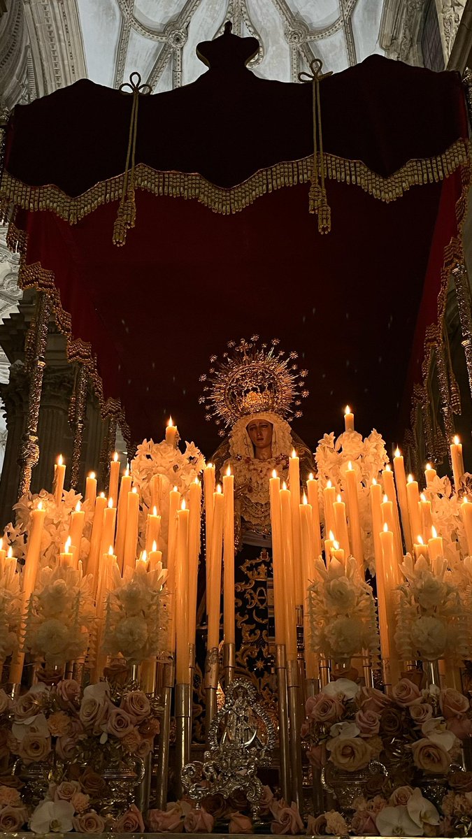 📸 Compartimos imágenes del día de ayer, un nuevo #MartesSanto tras María Santísima del Refugio, ¡¡ La Reina del Barrio de Santa Ana !!

#SuenaLasFlores
#BndLasFlores 
#SemanaSanta