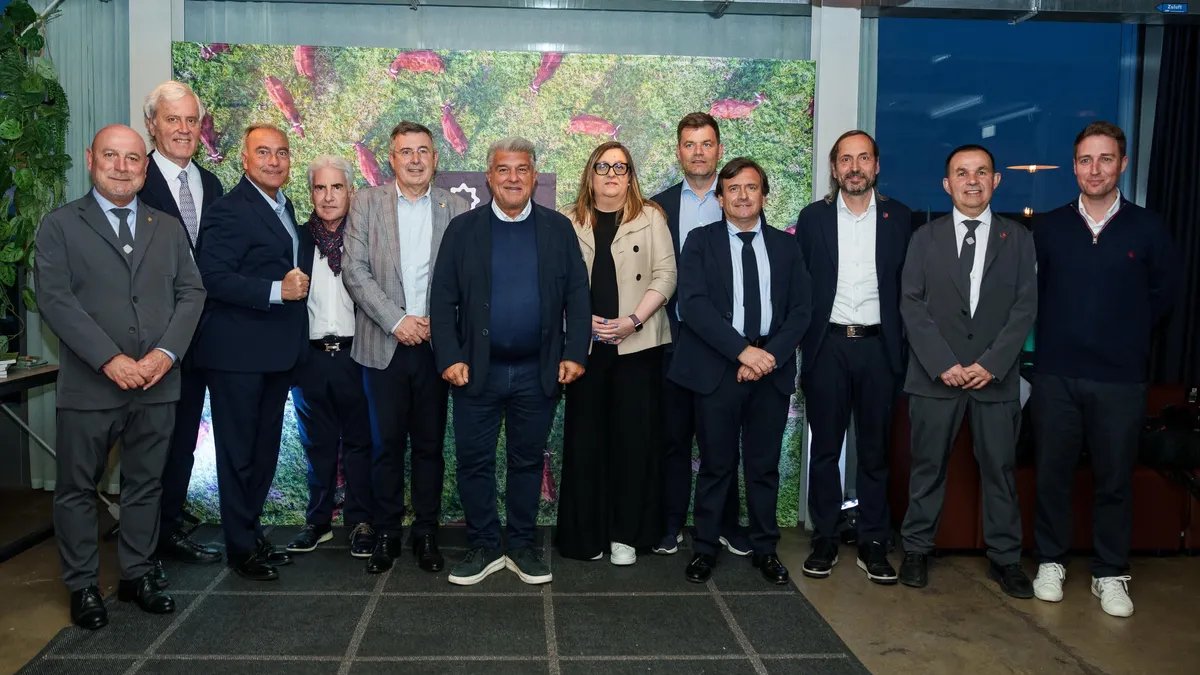 Diputació de Girona (@diputaciogirona) on Twitter photo 📍 Coincidint amb el partit de <a href="/ChampionsLeague/">UEFA Champions League</a> del <a href="/FCBarcelona_cat/">FC Barcelona</a>, promocionem a #Dortmund l'oferta turística i gastronòmica de la Costa Brava i el Pirineu de Girona.
🧀🍷L'acció incloïa un sopar tast de productes del segell #GironaExcellent.
👀👉 bit.ly/44rsri9 📍 Coincidint amb el partit de <a href="/ChampionsLeague/">UEFA Champions League</a> del <a href="/FCBarcelona_cat/">FC Barcelona</a>, promocionem a #Dortmund l'oferta turística i gastronòmica de la Costa Brava i el Pirineu de Girona.
🧀🍷L'acció incloïa un sopar tast de productes del segell #GironaExcellent.
👀👉 bit.ly/44rsri9