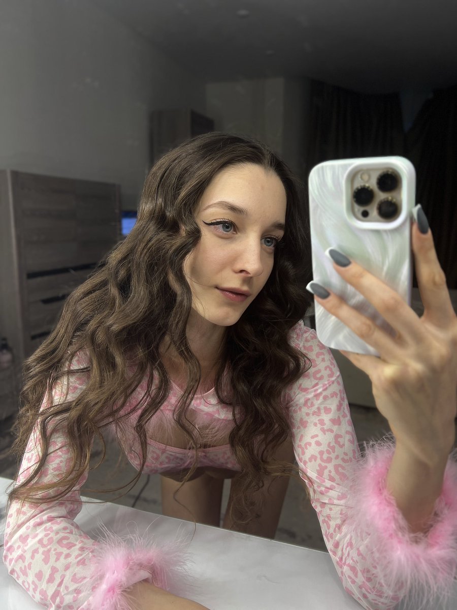 Nikki tweet media