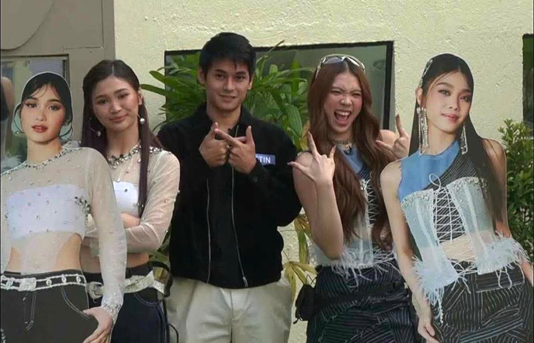 rpdnetwork's tweet photo. Our "DUSTBIA" with #biniStacey and #biniJoanna very cutesy 

#PbbCollabBloom #DustBia #DustinYu #BiancaDeVera #PbbCollabXBini https://t.co/psPG18YHMm