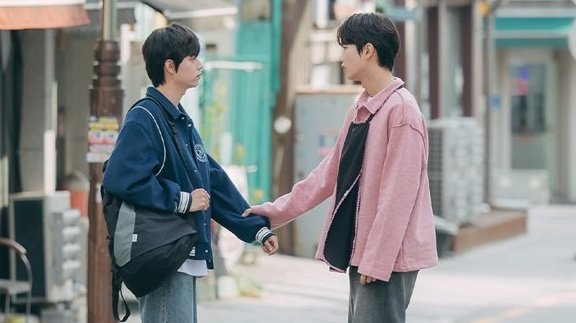 hubboyslove's tweet image. 🚨 ESTREOU! Já disponível o 1° EP de #SomethingIsNotRight no Viki. p.boyslovehub.com/right

A fim de esquecer seus sentimentos, Do Bawoo propõe a Jihoon, seu melhor amigo de infância, que eles finjam namorar por uma semana. O que poderia acontecer entre eles?
