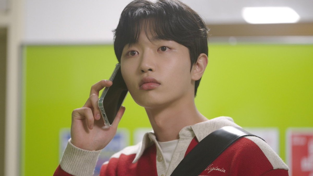 hubboyslove's tweet image. 🚨 ESTREOU! Já disponível o 1° EP de #SomethingIsNotRight no Viki. p.boyslovehub.com/right

A fim de esquecer seus sentimentos, Do Bawoo propõe a Jihoon, seu melhor amigo de infância, que eles finjam namorar por uma semana. O que poderia acontecer entre eles?