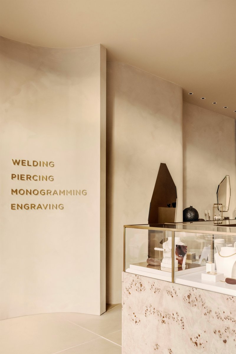 A1RetailMag's tweet image. Monica Vinader opens its first Manchester boutique, marking a key UK expansion. Find out more here ➡️ a1retailmagazine.com/latest-news/mo… #retail #retailnews #retailstore #newstore #Manchester