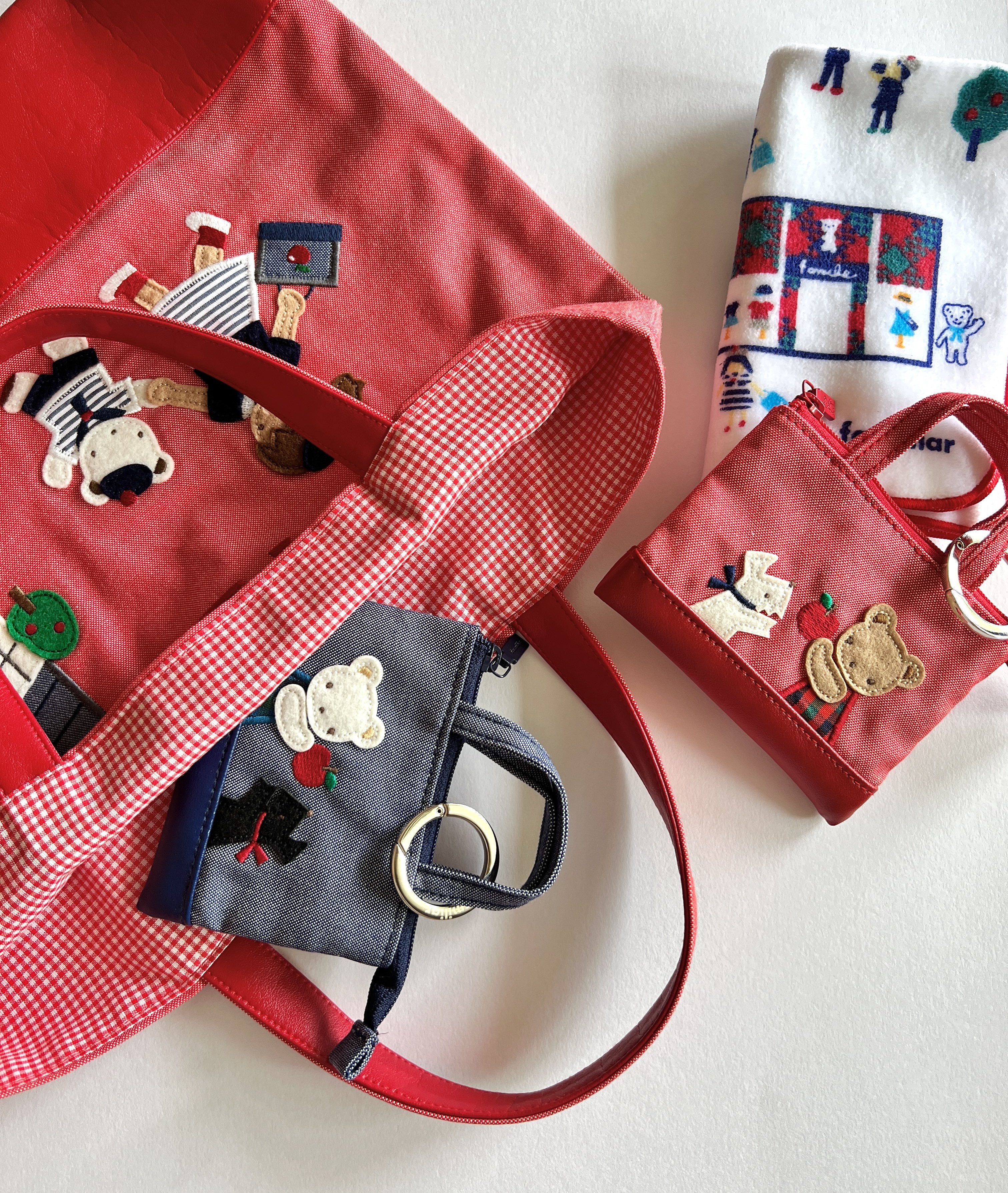 美品　familiar デニムバック　クマさんのブレックファースト　ブック入れ 美品 familiar デニムバック クマさんのブレックファースト ブック入れ