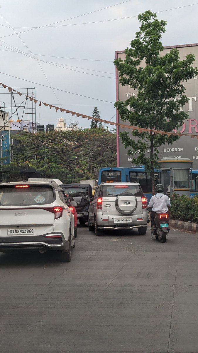 stphnbptst's tweet photo. @wgardentrfps @blrcitytraffic @DCPSouthTrBCP @DCPTrWestBCP Again https://t.co/pvY4ptCukw
