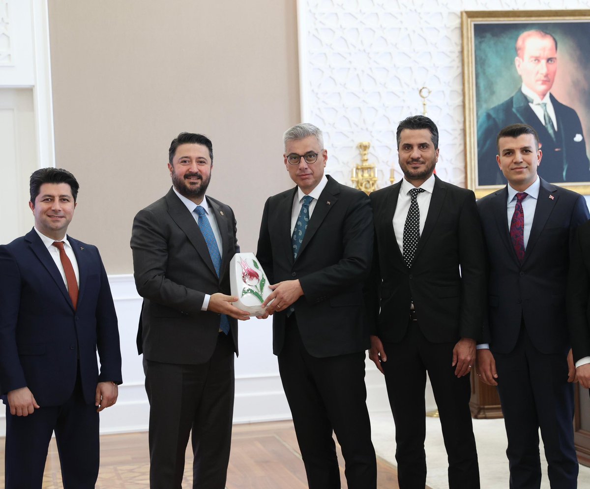 EmreCaliskan_50's tweet photo. 📍Sağlık Bakanlığı

Türkiye Fizyoterapistler Derneği @TFD1969 Başkanımız @_zaferaksungur ve kıymetli yönetim kurulu üyeleriyle birlikte, Sağlık Bakanımız Sayın Dr. Kemal Memişoğlu’nu (@drmemisoglu) makamında ziyaret ettik.

Serbest Çalışma Yönetmeliğimizin çıkış sürecine verdikleri destek ve fizyoterapistlerimizin mesleki taleplerine gösterdikleri hassasiyet için teşekkürlerimizi ilettik.

Nazik ev sahipliği ve değerli katkıları için Sayın Bakanımıza gönülden şükranlarımızı sunarız.