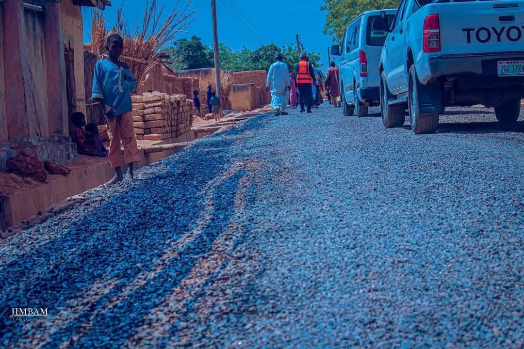 ibrahimado__'s tweet image. Rural Development: Ongoing construction of 2km road from Kwanar Gammawa to Gammawa town in Gezawa Local Government Area. 

#AbbaIsWorking