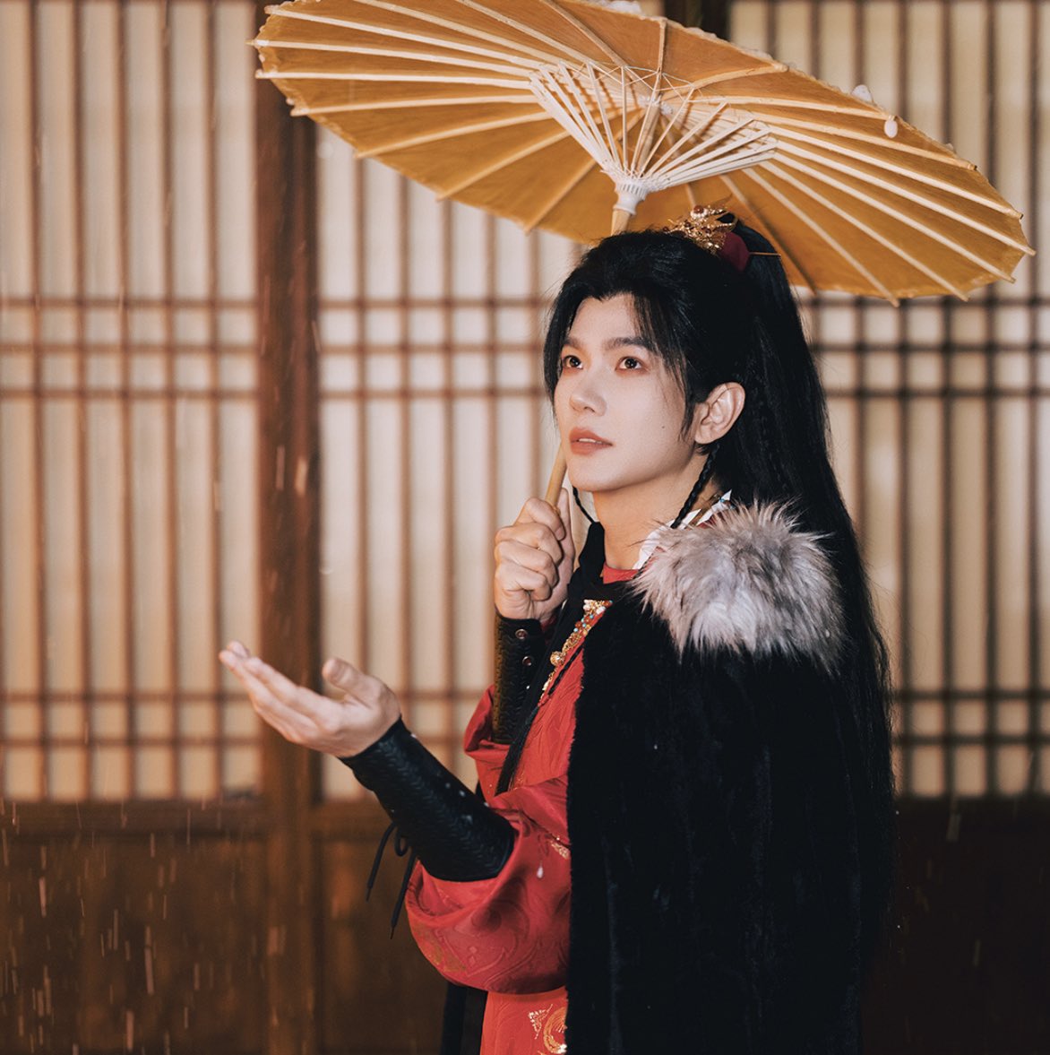 build_army's tweet photo. — CardCiaga Weibo update - [16/04/2025]

“The wind can hear the sound of longing”
The Build x CARDCIAGA 2025 “Wind Listener” Card is about to launch!

Launch Time: April 17th at 14:00

What’s inside the “Wind Listener” Card:
💙 City-exclusive surprise gift pack ×1
💙 Fan meeting admission ticket ×1

Launch Platform: 🛰️ Mini Program – MoN 小卡世家

(See image below for detailed benefits ⬇️)

Romance isn’t just about the meeting — it’s in every step taken toward each other. Buildurluve4U

——————————————————————————
Also, this post will randomly select 2 lucky fans to receive 1 pack of Build x CARDCIAGA Series Photocards - B.

#BuildJakapan #Beyourluve @JakeB4rever
