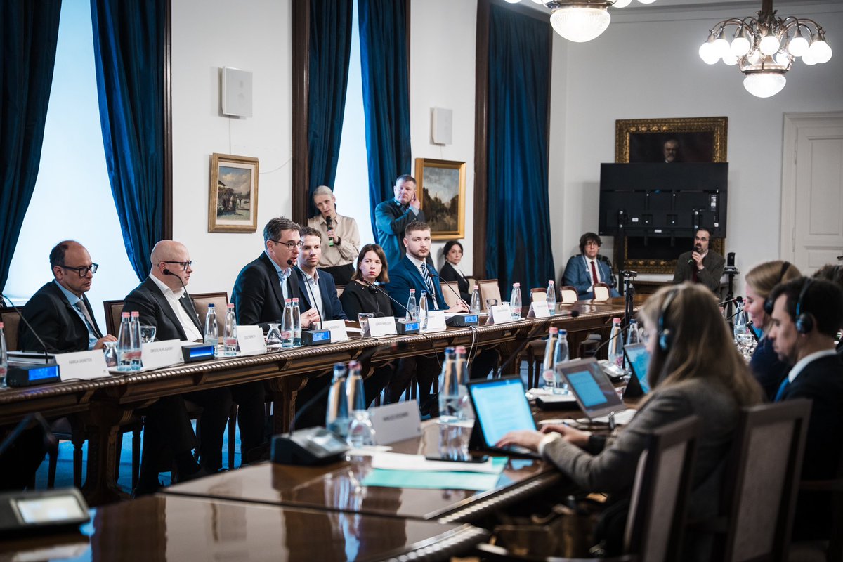 Gergely Karácsony (@bpkaracsonyg) on Twitter photo Met with <a href="/EP_Justice/">LIBE Committee Press</a> (LIBE) delegation today to discuss the state of the #ruleoflaw in Hungary. #Budapest stands for freedom, democracy, and local autonomy.
We urge the EU to safeguard municipalities against centralisation and political pressure. 🇪🇺 #BudapestPride #EUvalues Met with <a href="/EP_Justice/">LIBE Committee Press</a> (LIBE) delegation today to discuss the state of the #ruleoflaw in Hungary. #Budapest stands for freedom, democracy, and local autonomy.
We urge the EU to safeguard municipalities against centralisation and political pressure. 🇪🇺 #BudapestPride #EUvalues