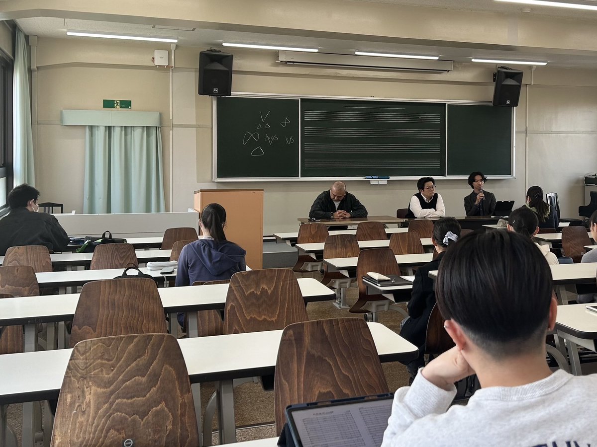 nuawindacademy's tweet photo. 【授業風景】
前期の始業から1週間が経ちました☀️

本日は先生方への質問会を行いました🎤
スコアの読み方や指導法について、演奏者と指揮者の楽譜の読み方の違いについてなど、普段聞くことが出来ないようなことを沢山聞くことができました✨

これからの音楽について考えるいい機会になりました🎶 https://t.co/bUx1yomASo