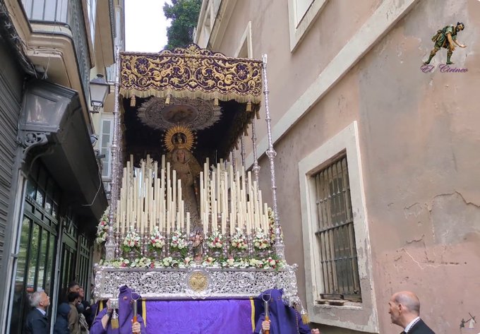 Nuestra Señora de las Lagrimas por el Tinte comenzado a llover en Cádiz 2025