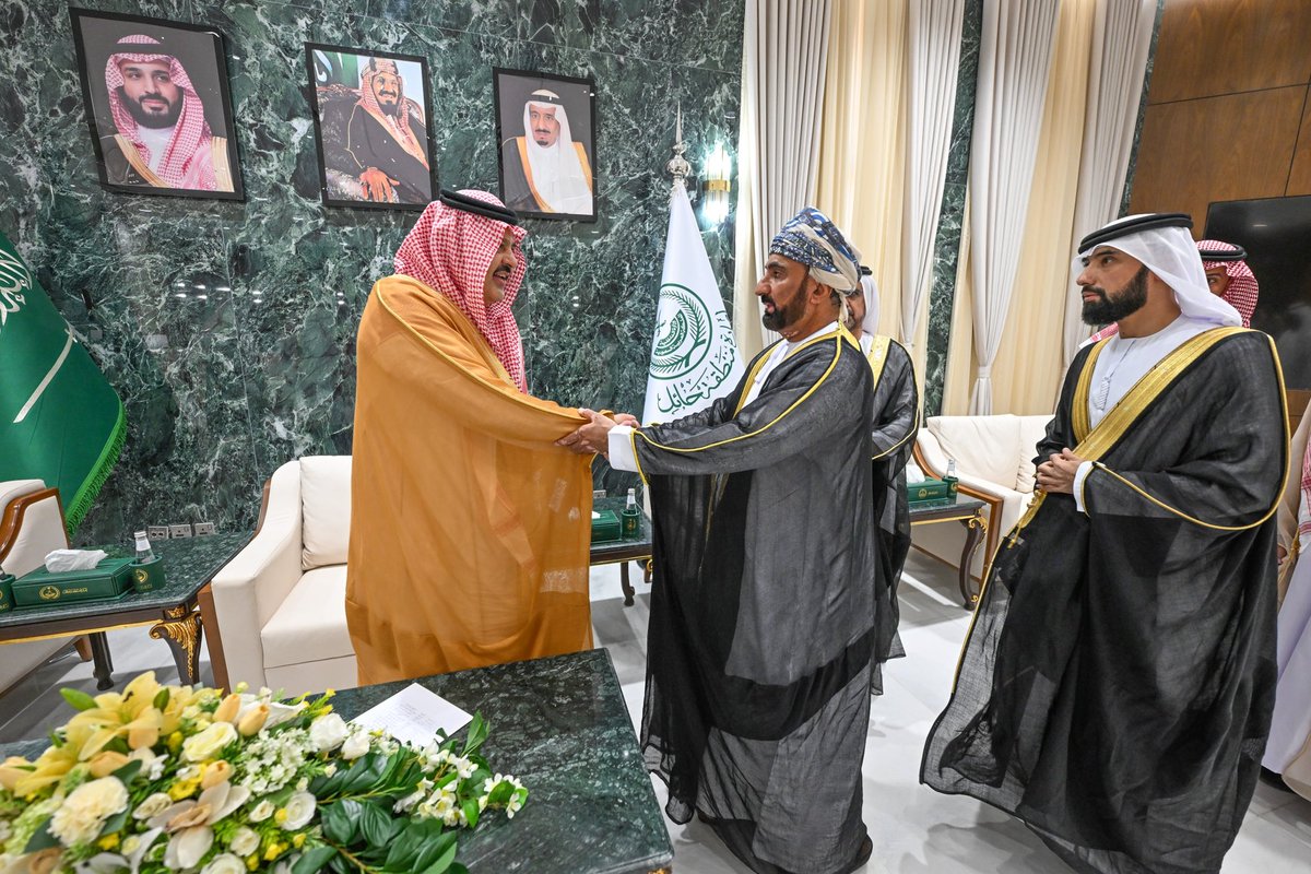 emara_hail's tweet photo. سمو #أمير_منطقة_حائل يستقبل عضو غرفة الرياض أ.سلمان بن حمود الهدلاء، يرافقه عدداً من المشائخ ورجال الأعمال من دول مجلس التعاون الخليجي، الذين يزورون المنطقة لتعزيز التعاون وبحث فرص الاستثمار والتنمية في منطقة حائل سياحياً. https://t.co/XxfXcsogeg