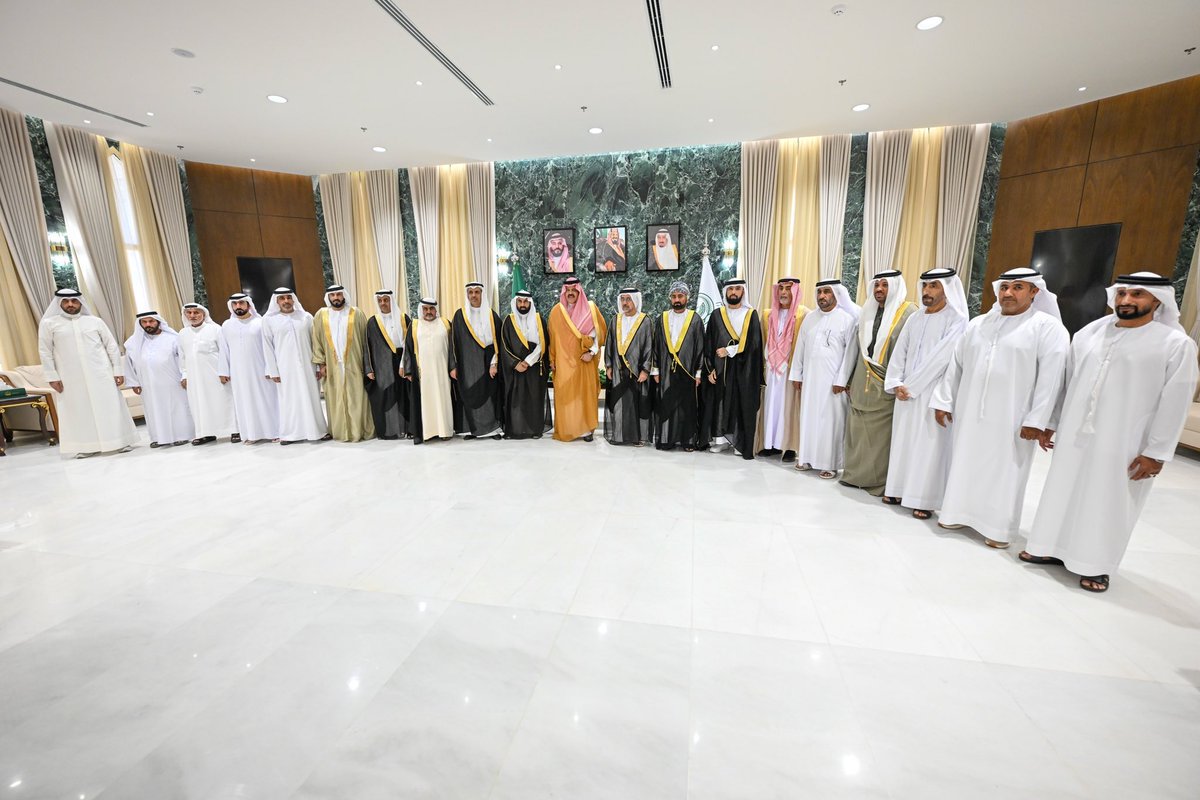 emara_hail's tweet photo. سمو #أمير_منطقة_حائل يستقبل عضو غرفة الرياض أ.سلمان بن حمود الهدلاء، يرافقه عدداً من المشائخ ورجال الأعمال من دول مجلس التعاون الخليجي، الذين يزورون المنطقة لتعزيز التعاون وبحث فرص الاستثمار والتنمية في منطقة حائل سياحياً. https://t.co/XxfXcsogeg