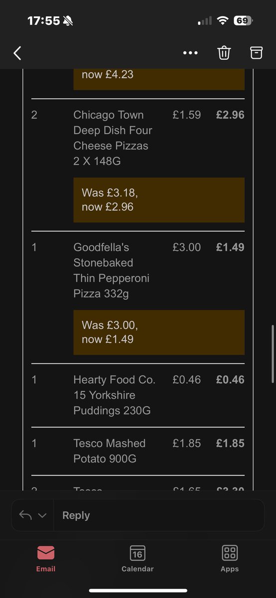 josh_bilo's tweet photo. @Tesco just opened a goodfellas pizza I got with a delivery over the weekend and it’s had a bad time staying together - don’t know whether to blame you or @BirdsEyeUK 🤔 https://t.co/83WmWtQ7es
