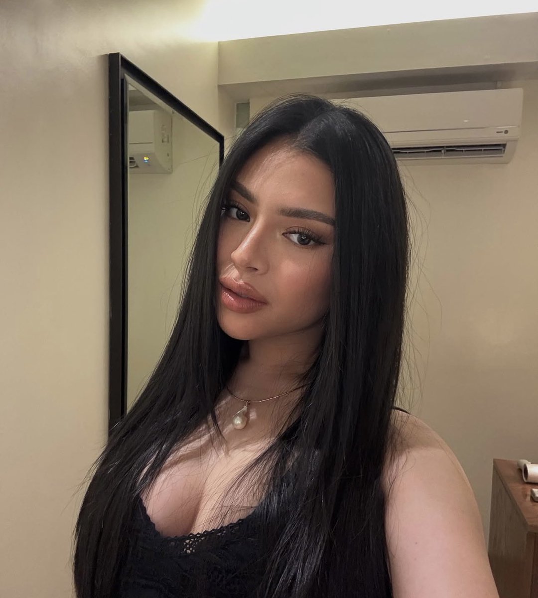 KIMSE0NHOE's tweet photo. pls i really wanna know janny miranda’s surgeon https://t.co/xfAFKPT1Ra