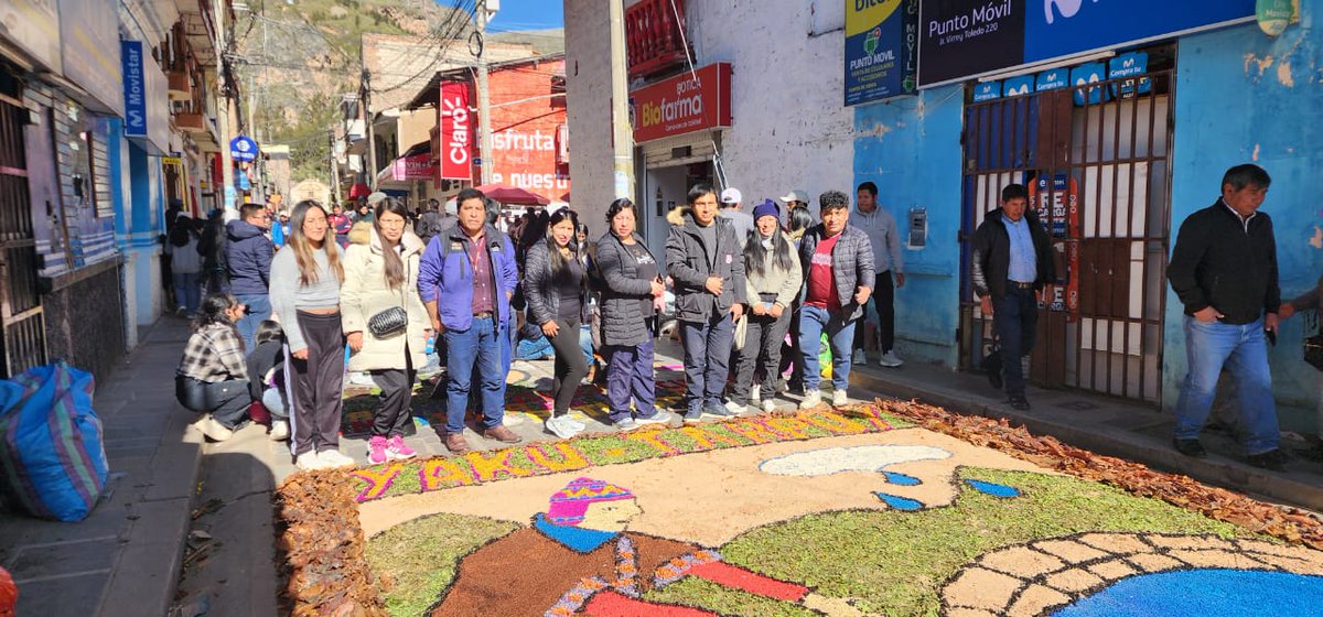 ✨ La fe se teje con compromiso y esperanza 🌿
Este #DomingoDeRamos, Yaku Tarpuy participó en el Concurso de Alfombras Florales con un mensaje claro:
💧 Sembrar agua es sembrar esperanza.
La lucha contra la pobreza también es un acto de fe y amor por nuestra tierra.
 #YakuTarpuy