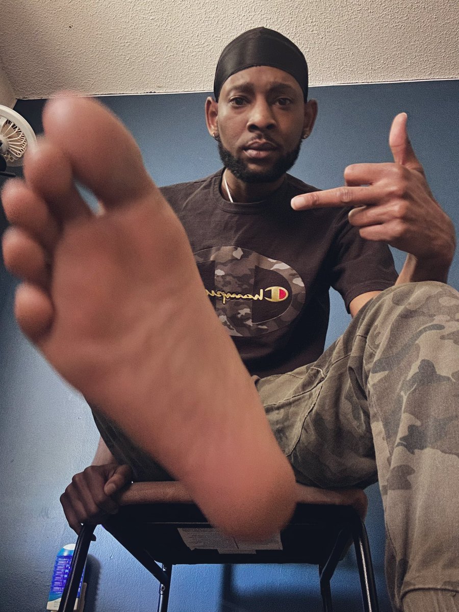 The1MasterMic's tweet photo. Get in here you weak-minded slut, so I can fuck your mind 
Almighty Master Mic deserves nothing but your pathetic little cash. 

Cashapp: $micbmo
#findom #paypig #alpha #NBWO #blackalphamale #feetfinder #soles #dominance #slavemaster #cashmaster #cashcow #cashslaves https://t.co/vzeSereJic