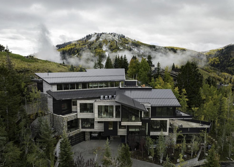 🏔️ Modern mountain home in Utah wins MRA’s Q1 Best Residential Metal Roofing award! 🏆

 Featuring a sleek Dark Bronze PVDF standing seam roof by Viotell Metal Concepts + Coated Metals Group materials &amp; S-5! Snow Guards. 

Enter for your chance today!
🔗metalcoffeeshop.com/mcs/metal-roof…