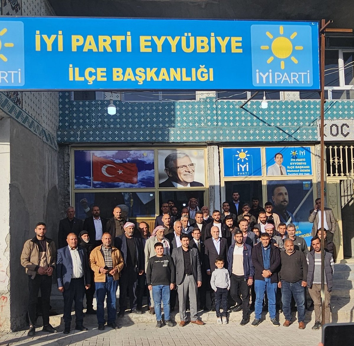 #İyiparti Eyyübiye İlçe Binamızı Ziyaretiyle Onurlandıran Kıymetli Ağabeyimiz Büyüğümüz <a href="/aefakibaba/">Dr. Ahmet Eşref FAKIBABA</a> Ve Dava Sevdalısı İl Başkanımız <a href="/AliErogllu/">Ali £roğlu</a>'na Teşekkür Ediyoruz Urfa Sizlerle #İyiOlacak 
<a href="/HasanToktasTR/">Hasan Toktaş</a> <a href="/iyikulisresmi/">İYİ Kulis</a> <a href="/iyiparti/">İYİ Parti</a> <a href="/MDervisogluTR/">Müsavat Dervişoğlu</a> <a href="/iyiphaber/">İYİ Haber</a> <a href="/iyiparti_urfa/">İYİ PARTİ Ş.URFA İL BAŞKANLIĞI,</a>