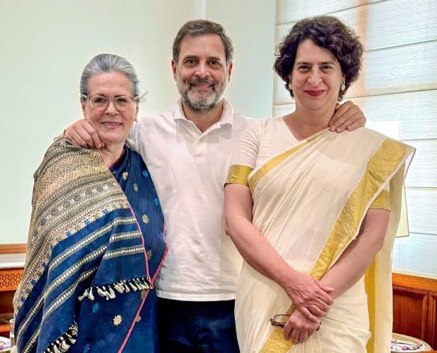 ssrajputINC's tweet photo. हमारा परिवार कांग्रेस का ही नहीं देश का भी भविष्य है । https://t.co/4o9FqXhmIO