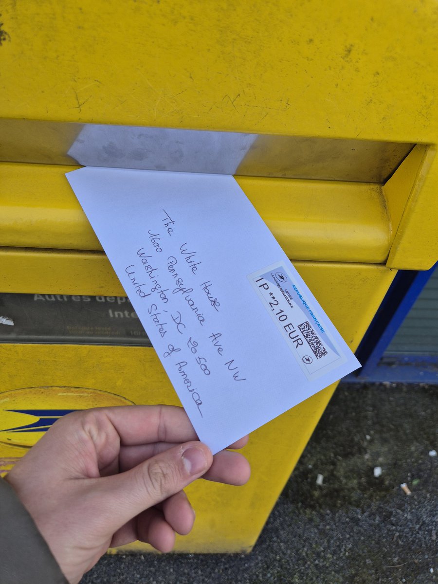 Vous avez été nombreux à nous demander comment nous avons contacté Trump. La réponse est simple : par la poste !