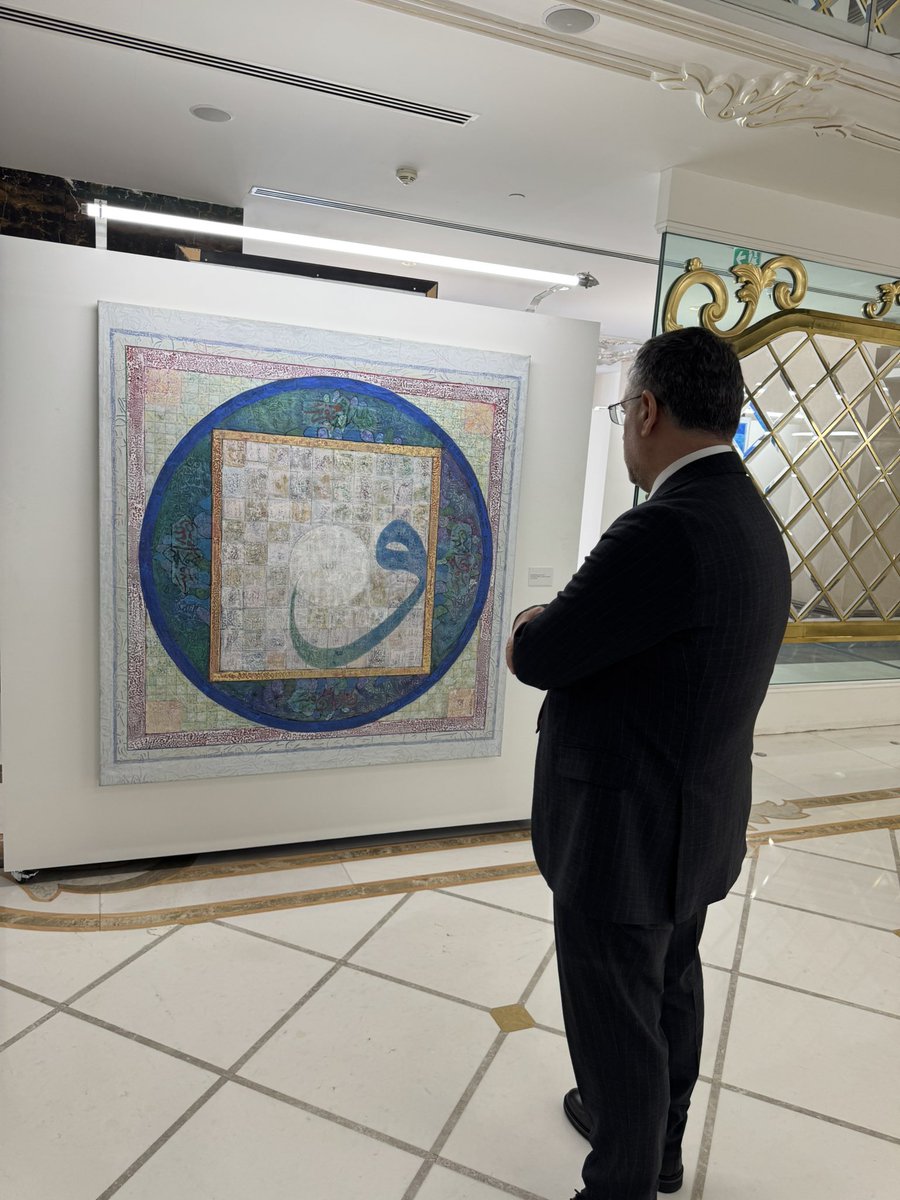 Ressam Prof. Dr. Erol Kılıç’ın “Sufi Aşk İzdüşümler”sergisini inceledik.Küratörlüğünü Mehmet Lütfi Şen’in üstlendiği bu sergi, 15–20 Nisan tarihleri arasında İstanbul CVK Park Bosphorus Hotel’in Fuayesi’nde sanatseverlerle buluşuyor. Tasavvufun derinliklerinden beslenen eserlerle