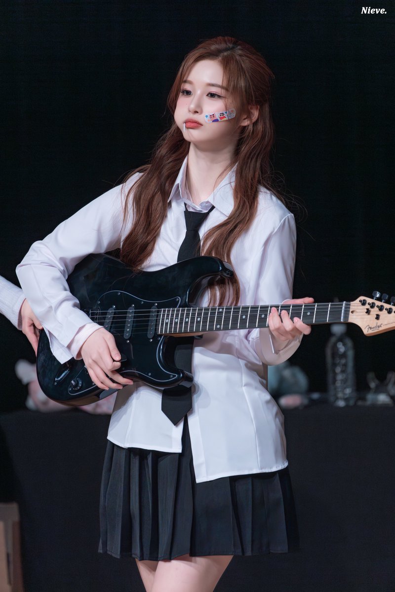 Nieve_0126's tweet photo. 250409 엔믹스 Fe3O4: FORWARD 팬싸인회

락스타를 사랑하지 마세요 ,, 😎🎸✌️

#NMIXX #엔믹스 
#SULLYOON #설윤 https://t.co/l3o1KmvEfO