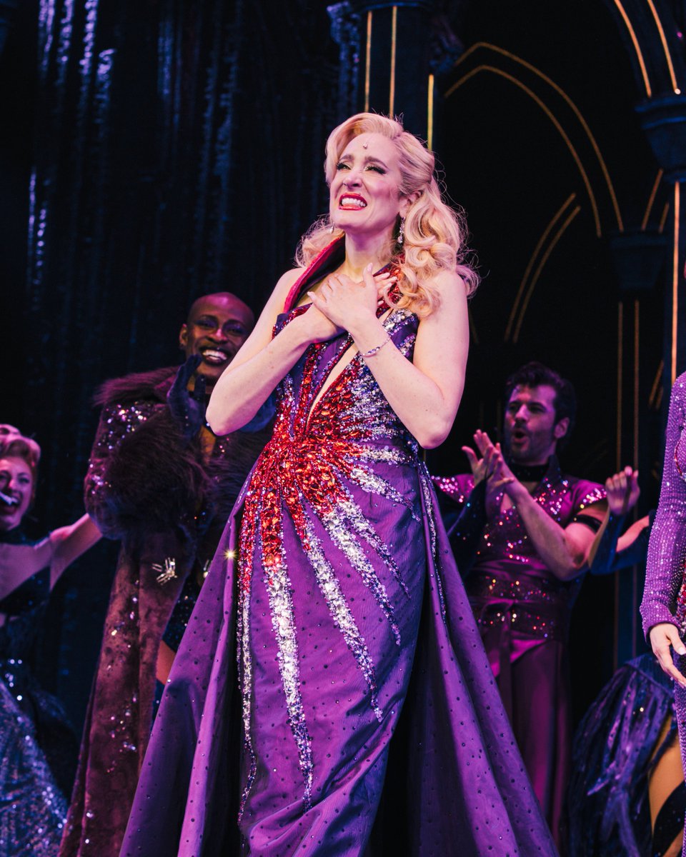 A round of applause for Dee Roscioli, if you please! Our stunning standby for BOTH Madeline Ashton and Helen Sharp made her Madeline debut last night at the Lunt-Fontanne Theatre. 

📸 Heather Gershonowitz