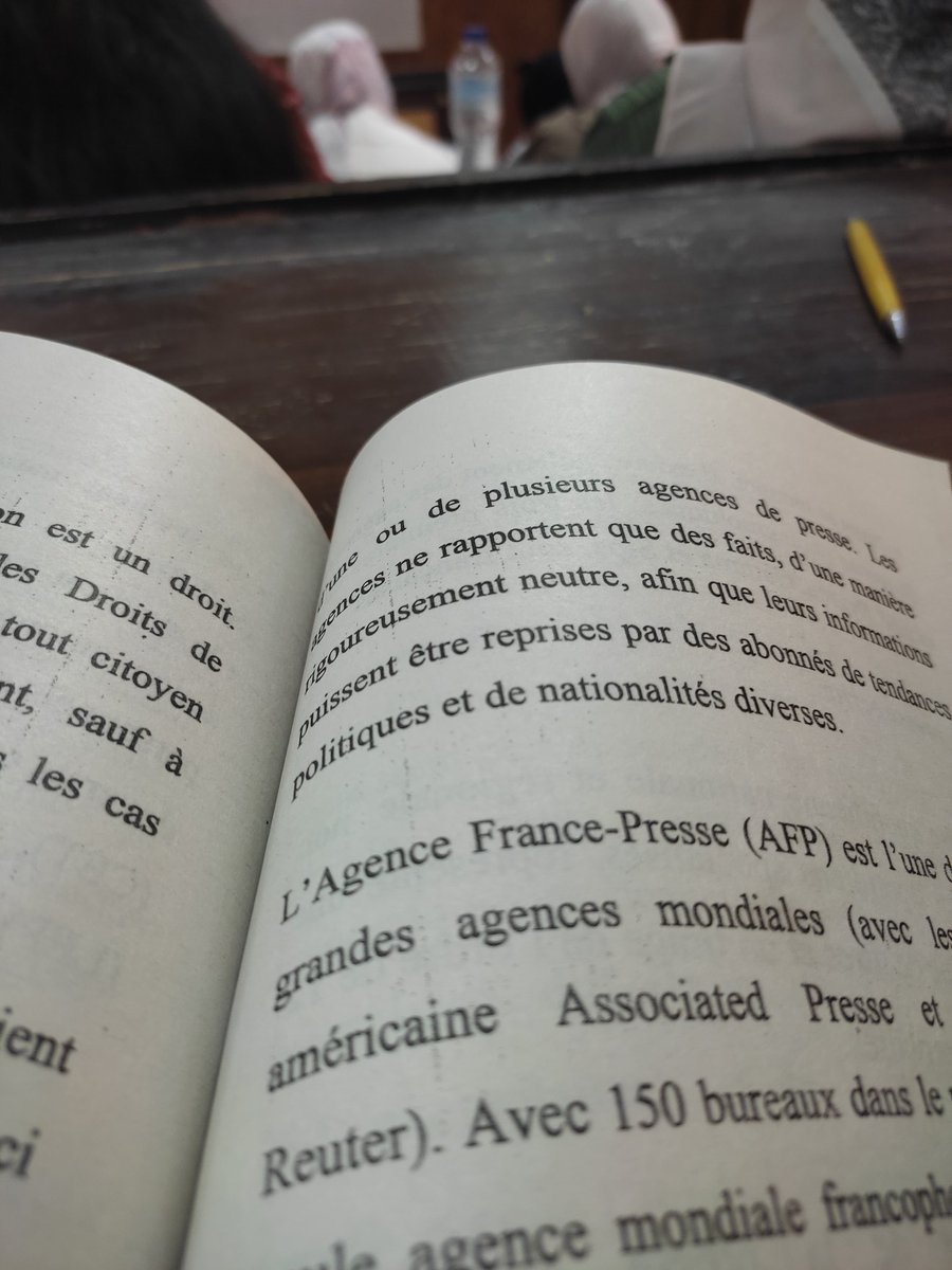 FatmaAzam7's tweet photo. آخر محاضرة في مسيرتي التعليمية 
«مشاعر كتير و لخبطة أفكار 
ولكن 
أتمنى من الله أن ينفعنا بعلمه ويستخدمنا ولا يستبدلنا»
Le 16 avril 2025, Université d'Assouan, Faculté Des Lettres, Département de la langue Française 🤍 https://t.co/kzJTQ7CsHM