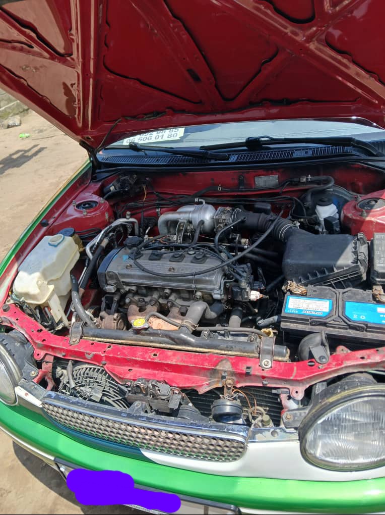 Taxi à vendre climatisé rien à signaler 2.800.000fcfa à débattre 00242 06673 40 32 ou 00242 044770213