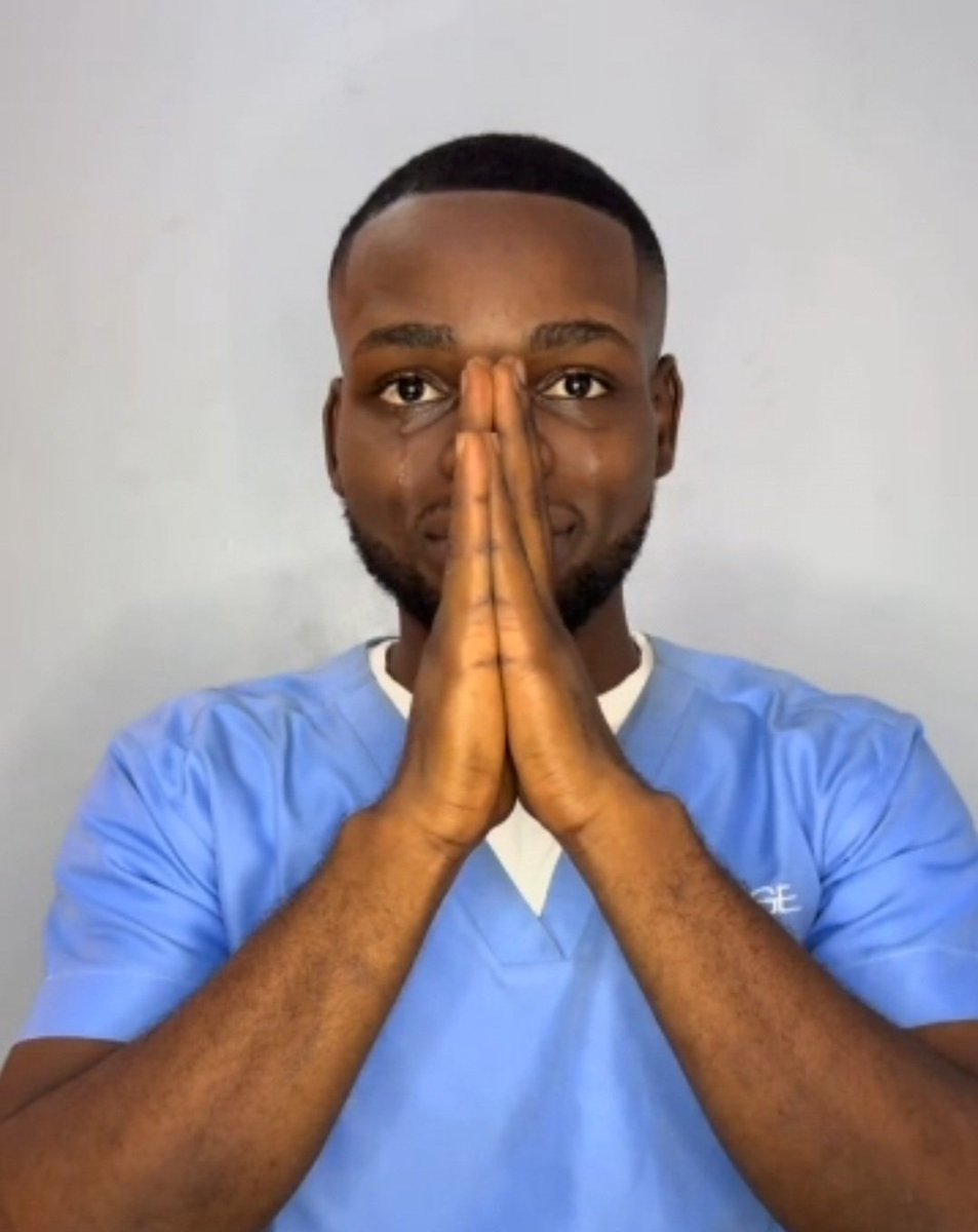 The body odor in this lagos is fucking alarming. Heat wan kill people can't lie, but that one no mean sey make you no dey on Premier cool and spray up with a nice perfume. Pity us ẹ joor 🙏
