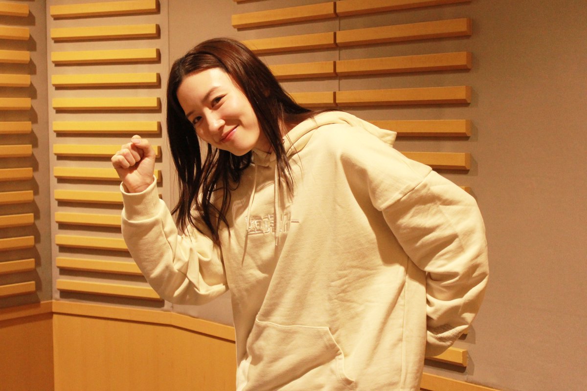 永野芽郁さん、#久保史緒里の青春文化祭 の堕落リスナーパーカーを着て