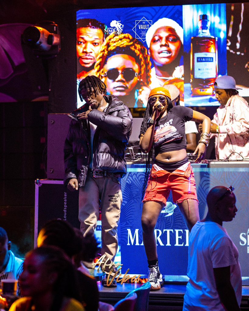 tyra_E24's tweet photo. Weekend wey go sweet na from #thursday you go know! #afrovibesfriday#AfricanSimbaEvents#vault. https://t.co/EEhWHeG3rP