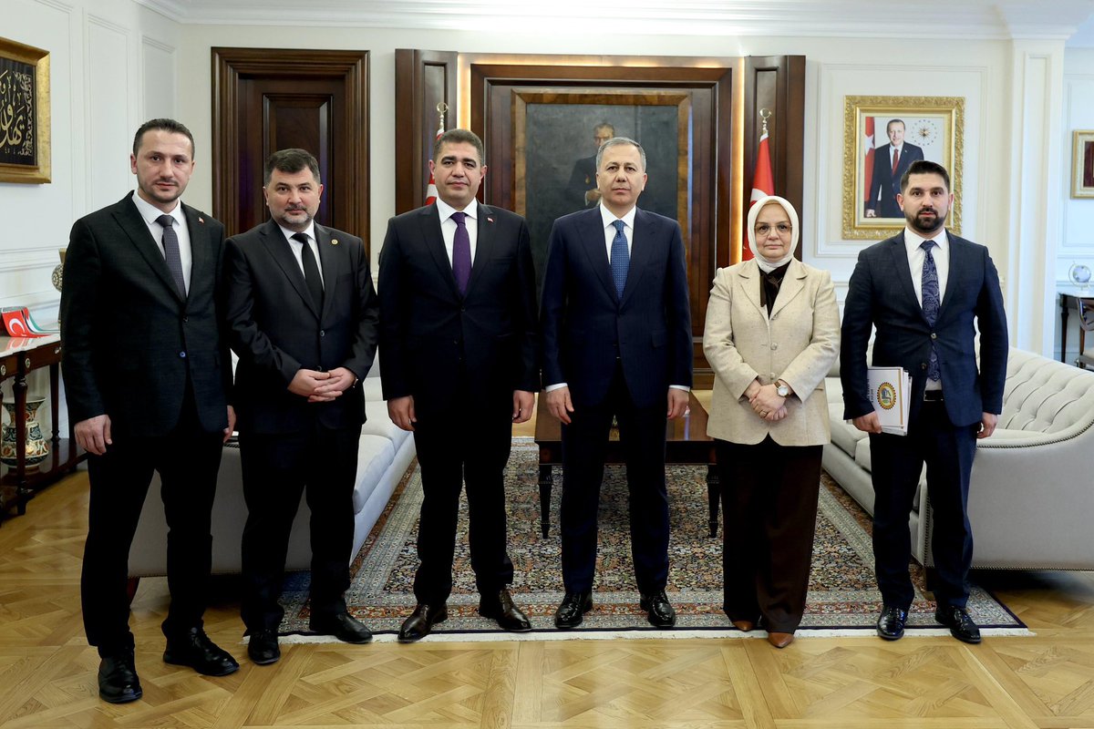 Selçuk Aslan (@valiselcukaslan) on Twitter photo 📍Ankara
İçişleri Bakanımız Sayın <a href="/AliYerlikaya/">Ali Yerlikaya</a>’yı ziyaret ederek, Düzce’mizin ihtiyaçları konusunda istişarede bulunduk.
Nazik kabul ve ilgileri için teşekkür ediyorum.
<a href="/aysekesir/">Ayşe Keşir 🇹🇷🇹🇷🇹🇷</a> <a href="/ozturkercn/">ERCAN ÖZTÜRK 🇹🇷</a> 📍Ankara
İçişleri Bakanımız Sayın <a href="/AliYerlikaya/">Ali Yerlikaya</a>’yı ziyaret ederek, Düzce’mizin ihtiyaçları konusunda istişarede bulunduk.
Nazik kabul ve ilgileri için teşekkür ediyorum.
<a href="/aysekesir/">Ayşe Keşir 🇹🇷🇹🇷🇹🇷</a> <a href="/ozturkercn/">ERCAN ÖZTÜRK 🇹🇷</a>