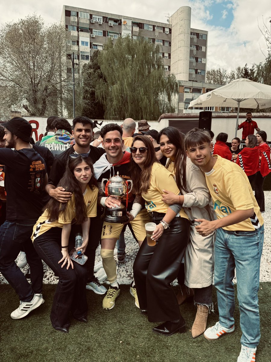 adrissanzz's tweet photo. El mejor🧤🔒 @1pantoja3 
Un día inolvidable🫂🤩 https://t.co/2E9wjGNycP